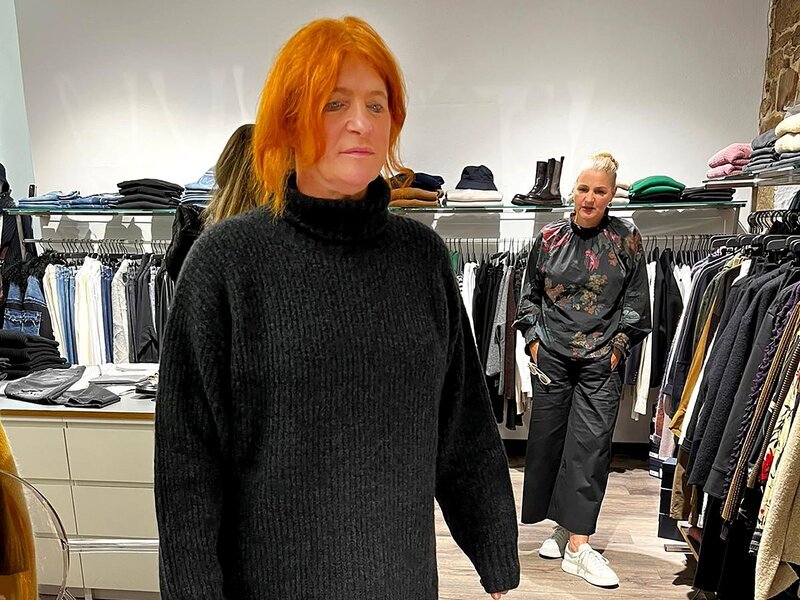 Kandidatin Anja. Motto in Saarbrücken: Warm ums Herz! Style dich mit einem neuen Winterkleid! – Bild: Constantin Ent.