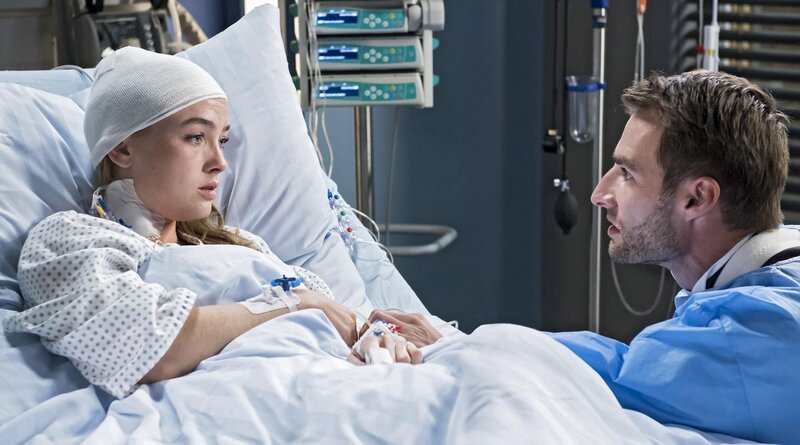 Inga (Kyra Sophia Kahre, l.); Michael Martin (Daniel Fritz, r.) – Bild: ProSiebenSat.1 Media SE /​ Jens-Ulrich Koch