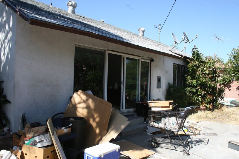 So unvorstellbar es auch erscheint, schon bald wird man hier wieder im Garten sitzen können … – Bild: 2014, HGTV/​Scripps Networks, LLC. All Rights Reserved Lizenzbild frei