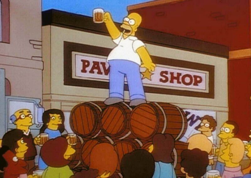 Als in Springfield ein striktes Alkoholverbot in Kraft tritt, macht Homer sich daran, selber Bier herzustellen, das er in Bowlingkugeln in seine Stammkneipe schmuggelt. Bald darauf wird er von der Bevölkerung als Bier-Baron gefeiert. – Bild: PR7; ProSieben Media AG