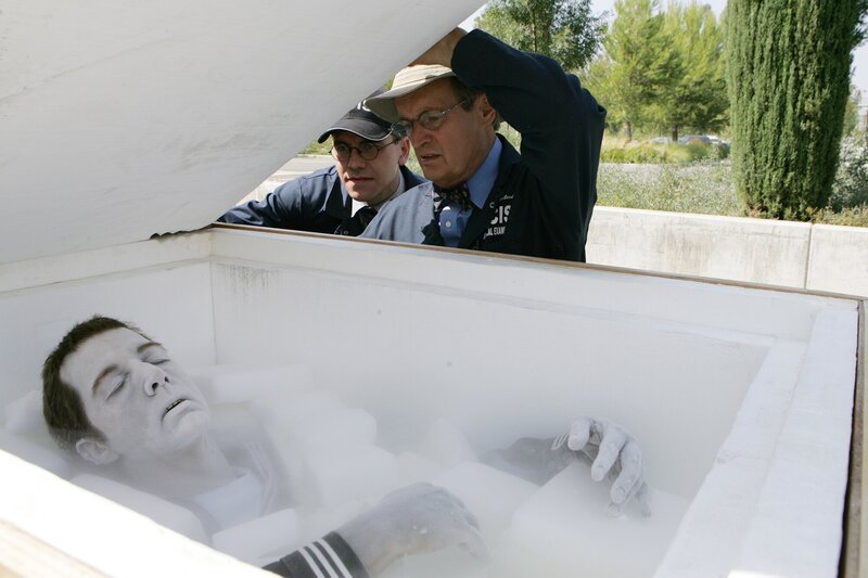 Jimmy Palmer (Brian Dietzen, l.) und Ducky (Daivd McCallum, r.) machen eine nicht wirklich schöne Entdeckung … – Bild: AXN