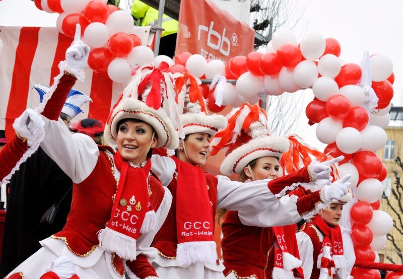 Live-Übertragung vom Karnevalsumzug in Cottbus (Bild vom Umzug 2010). – Bild: rbb/​Thomas Ernst /​ rbb Presse & Information