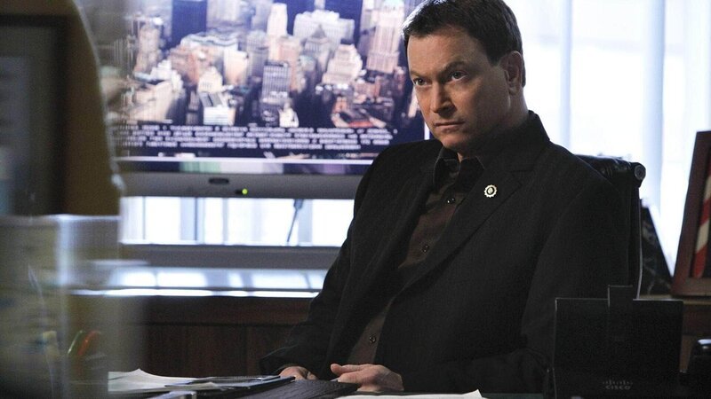 Ein gesuchter Vergewaltiger wird tot aufgefunden. Detective Mac Taylor (Gary Sinise) steht vor der Frage, ob es sich bei dem Mörder wirklich um einen Mann handelt. – Bild: MG RTL D /​ CBS