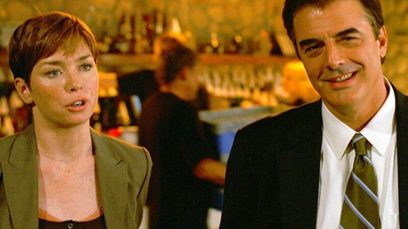 Wheeler (Julianne Nicholson) und Logan (Chris Noth) interviewen den dubiosen Besitzer eines Nachtclubs. – Bild: RTL