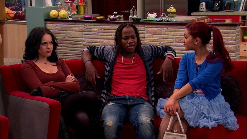 L-R: Jade West (Elizabeth Gillies), André Harris (Leon Thomas III), Cat Valentine (Ariana Grande). – Bild: ViacomCBS