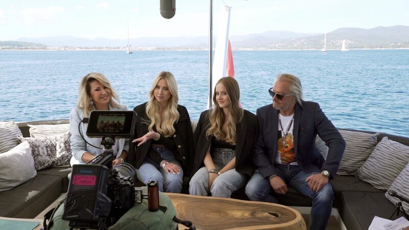 Familie Geiss beim Fotoshooting auf der Indigo Star – Bild: RTLZWEI