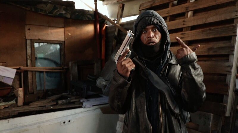 Die dunkle Seite von Kapstadt. Pro Jahr werden 3000 Menschen ermordet und einige Townships sind No-Go-Areas, in denen keine Gesetze mehr gelten. Die Polizei bekommt die Gewalt nicht mehr in den Griff und die Gangs breiten sich aus. – Bild: RTL /​ BABEL