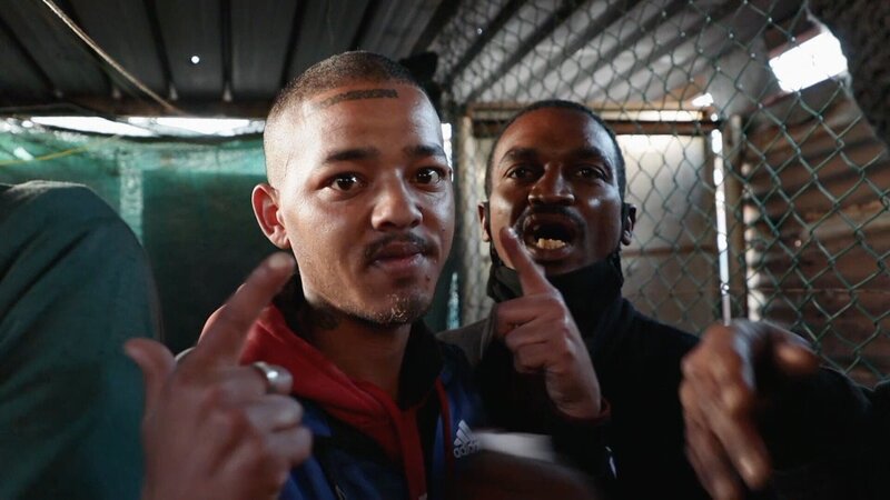 Die dunkle Seite von Kapstadt. Pro Jahr werden 3000 Menschen ermordet und einige Townships sind No-Go-Areas, in denen keine Gesetze mehr gelten. Die Polizei bekommt die Gewalt nicht mehr in den Griff und die Gangs breiten sich aus. – Bild: RTL /​ BABEL