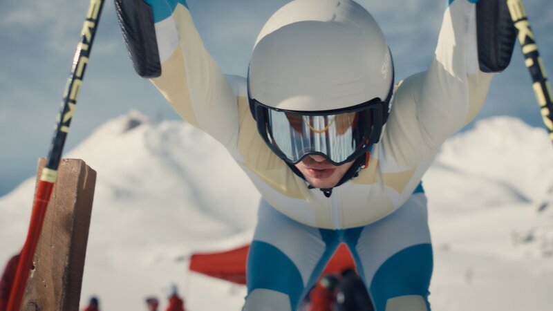 Nikki Auer (Imre Lichtenberger) kurz vor dem Rennen. – Bild: Superfilm Filmproduktions GmbH /​ ORF/​BR