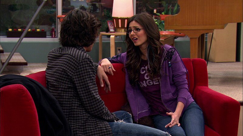 L-R: Beck Oliver (Avan Jogia), Tori Vega (Victoria Justice) – Bild: ViacomCBS