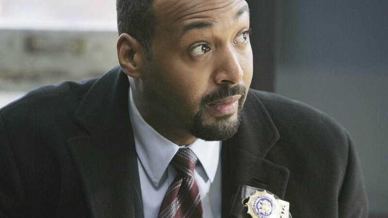 Detective Ed Green (Jesse L. Martin) ermittelt im Mordfall Clarice, einer schwarzen Rapperin. War tatsächlich ihre Konkurrentin Roxy Black die Mörderin und führt die Spur doch noch in eine ganz andere Richtung? – Bild: RTL /​ NBC