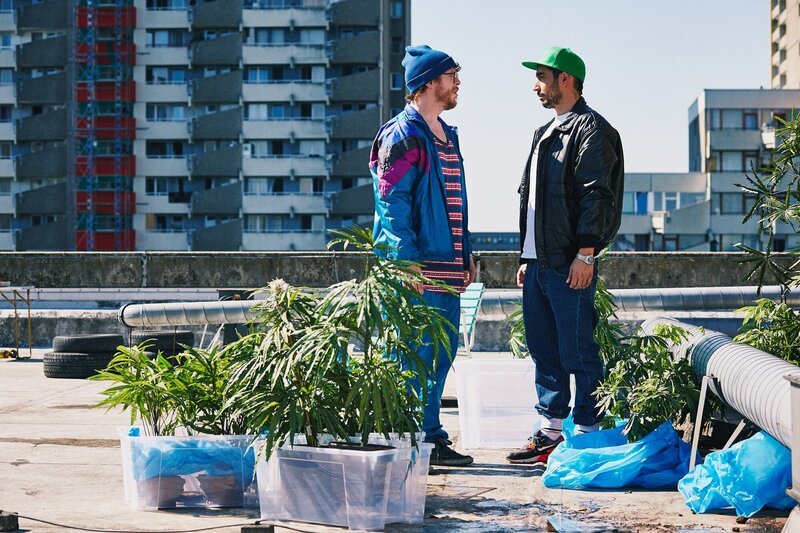 Hardy (Sascha Reimann, l.) und Sol (Eko Fresh, r.). – Bild: ZDF/​Efe Cetinoezman