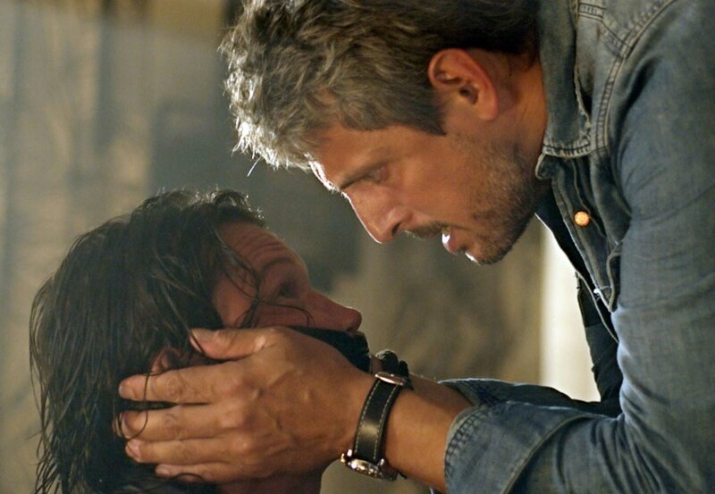 Lars Kristensen (Dejan Cukic) will endlich mit seiner Tochter Erika (Maia Hansson Bergqvist) zusammen leben. – Bild: ZDF/​ARD Degeto/​Yellow Bird/​Jallo Faber