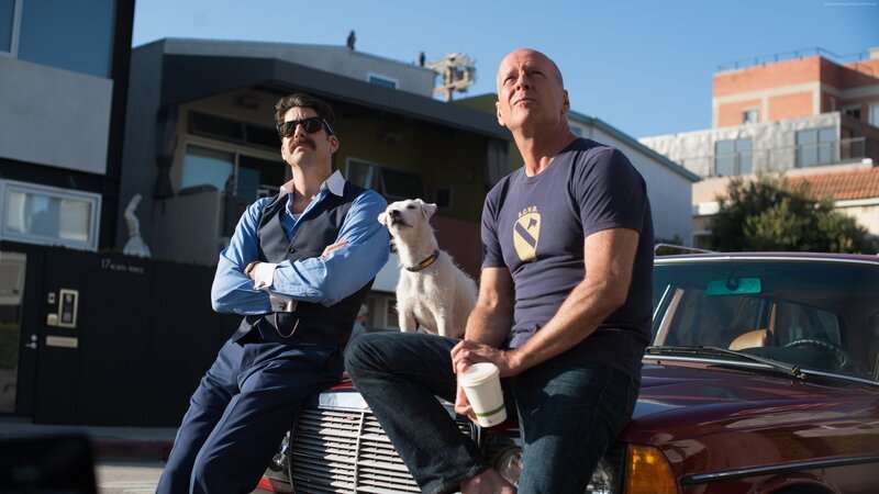 L-R: Lew (Adam Goldberg) und Steve (Bruce Willis) – Bild: PLURIMEDIA (Lost Dog Productions, LLC.)