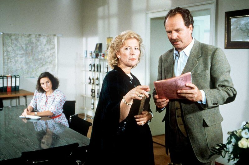 Das Erbe der Guldenburgs „Der unfreiwillige Vater“. Im Bild: Christiane Hörbiger, Friedrich von Thun, Astrid Meyer-Gossler. – Bild: ORF