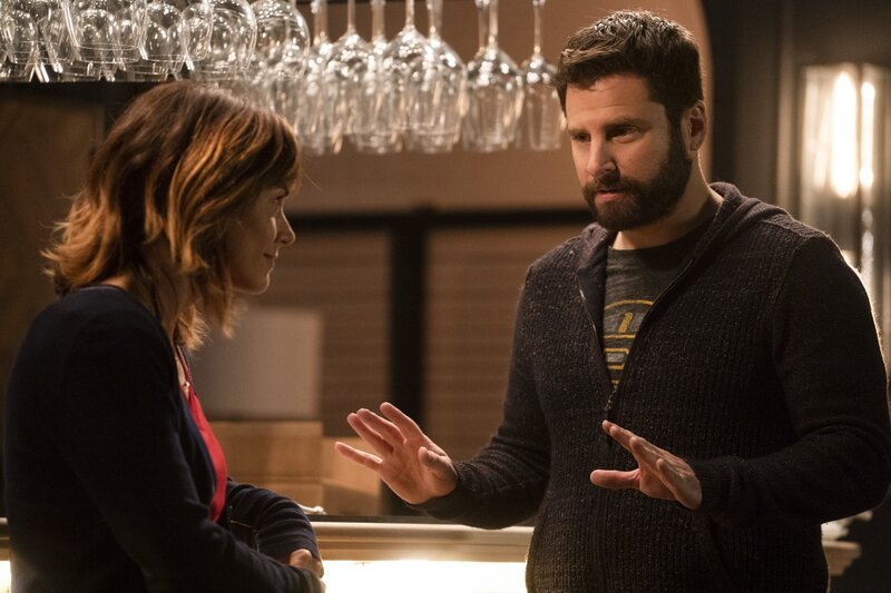 Delilah Dixon (Stephanie Szostak, l.), Gary Mendez (James Roday, r.) – Bild: David Bukach