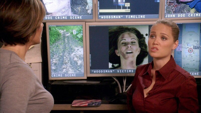 Im aktuellen Fall erhält Detective Olivia Benson (Mariska Hargitay, l.) Unterstützung von FBI-Agentin Cooper (Erika Christensen), die bei der Verhaltensanalyseeinheit BAU arbeitet und nach einem Serienmörder fahndet. – Bild: MG RTL D