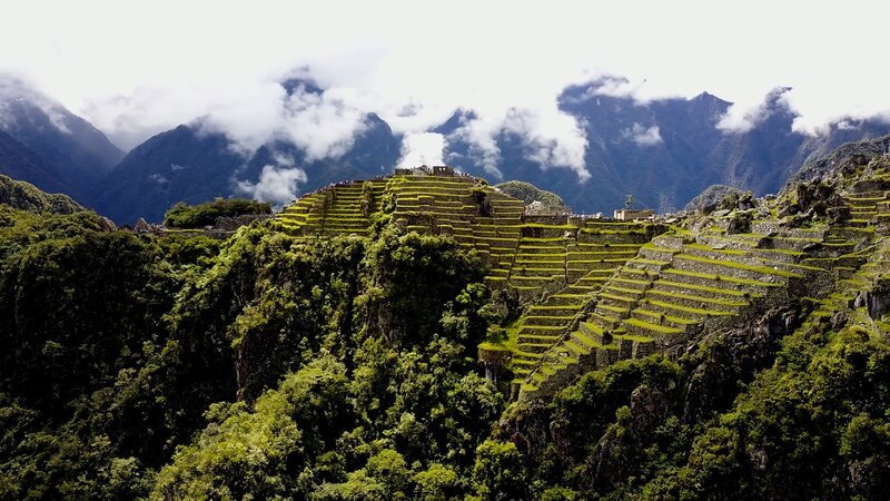 Jahrhundertelang liegt Machu Picchu vergessen in der Wildnis der Anden. Erst Anfang des 20. Jahrhunderts wird die Inkastadt ausgegraben. – Bild: ZDF und ©Off the Fence.