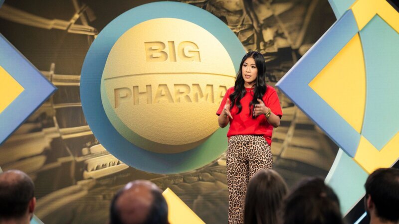 „MAITHINK X“ trennt auch beim Thema „Big Pharma“ Fake News von Fakten. – Bild: ZDF und Ben Knabe