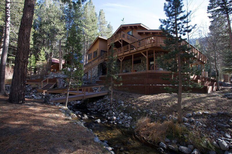 The exterior of the June Mountain Cabin in June Lake, California, as seen on HGTV’s Log Cabin Living – Bild: CH Media