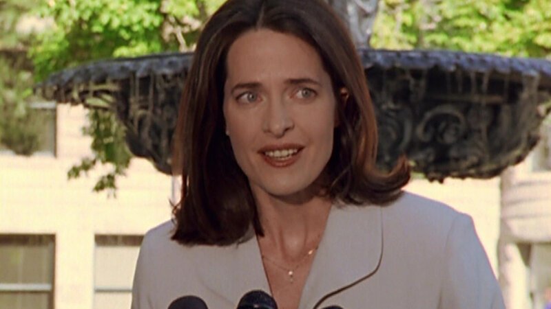 Carrie (Sheila Kelley) – Bild: CBS Studios International ALL RIGHTS RESERVED