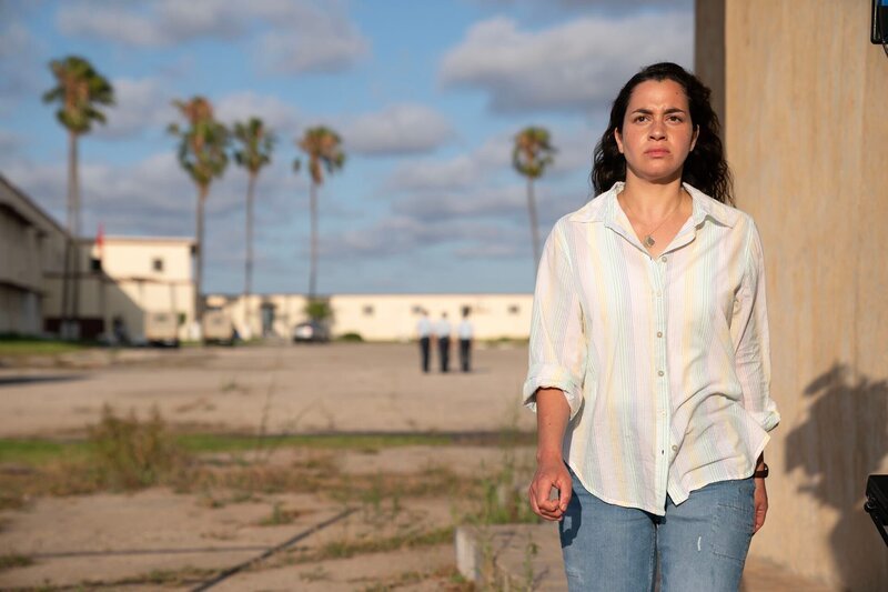 Sabiha Chapman (Hiba Medina) ist nach Wudyan zurückgekehrt und sehr wütend. – Bild: ZDF und WORLD PRODUCTIONS LTD.