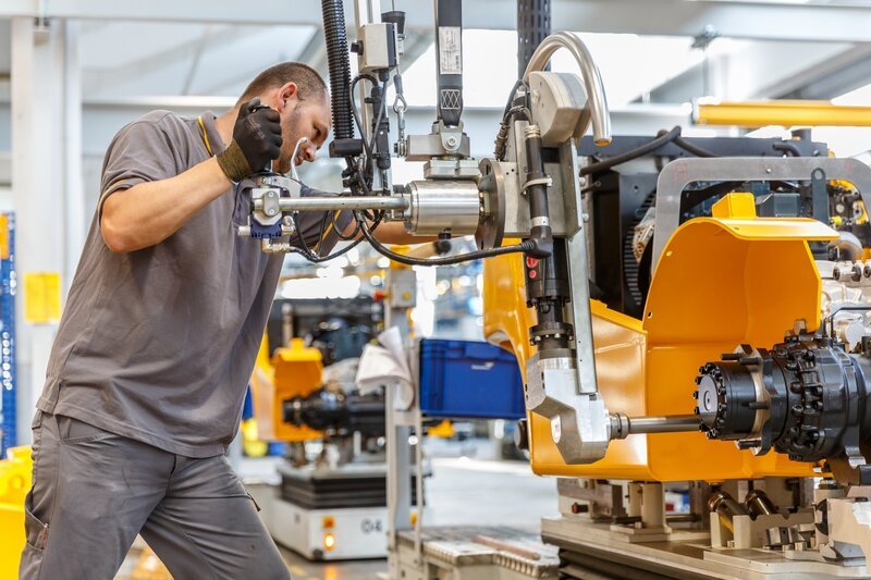 Montage im Jungheinrich-Werk Moosburg – Bild: CH Media