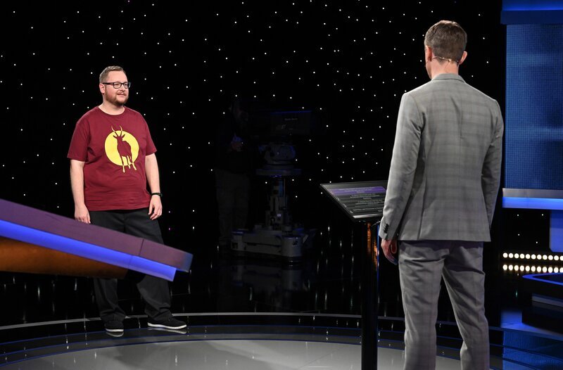 Moderator Alexander Bommes (r.) mit dem Kandidaten Andreas Greif (l.). – Bild: ARD/​Uwe Ernst