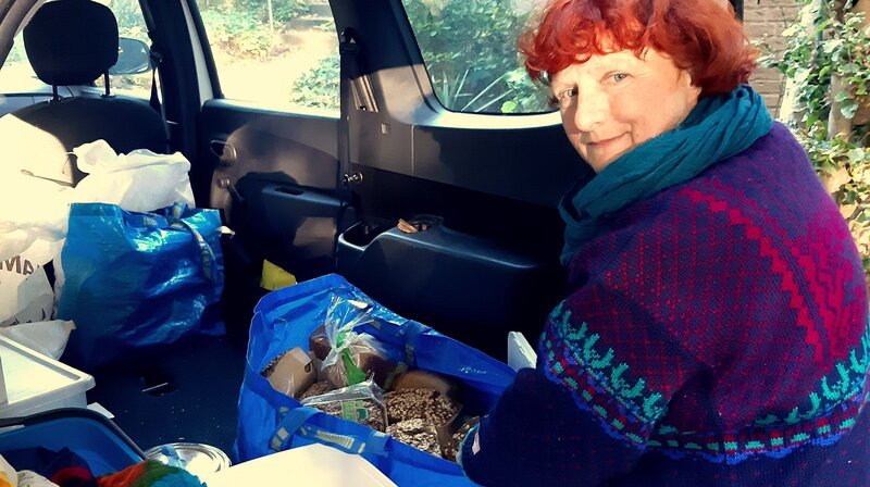 Hella Kohlmeyer will durch ihren Einsatz als Foodsharerin Lebensmittel retten und bei Menschen die häufig fehlende Wertschätzung für die Produkte wecken. – Bild: NDR/Produktion Clipart Hella Kohlmeyer will durch ihren Einsatz als Foodsharerin Lebensmittel retten und bei Menschen die häufig fehlende Wertschätzung für die Produkte wecken. – Bild: NDR/Produktion Clipart