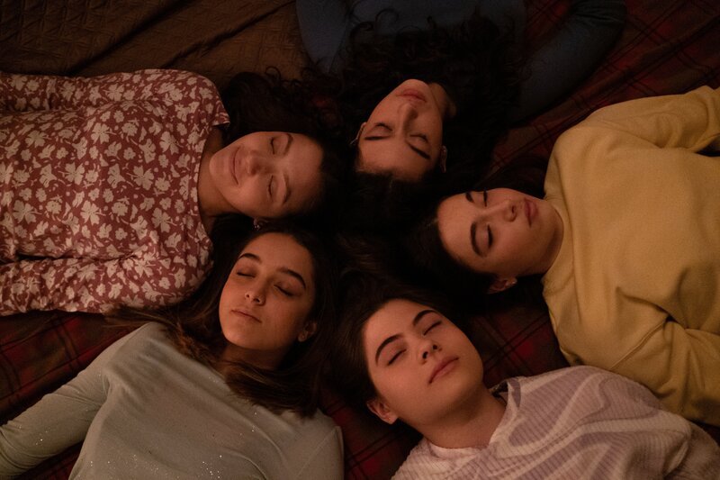 „Ein einziger Körper, ein einziges Herz“, so lautet der Slogan der italienischen Kunstturnerinnen aus dem Team „Vis Invicta“: Martina (Alessia De Falco), Nadia (Federica Cuomo), Carla (Giada Savi), Benedetta (Eva Iurlaro), Anna (Giada Pirozzi). – Bild: Mario Spada /​ ZDF