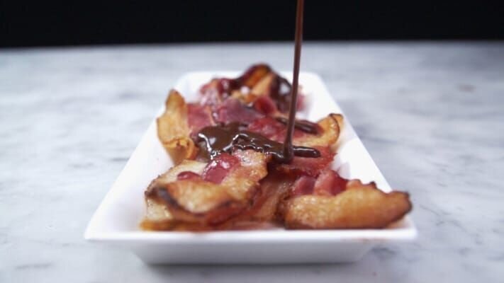 Bacon bits smothered in rich creamy chocolate. – Bild: Telefónica de España/​National Geographic