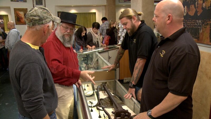 Corey Harrison (2 v. re), Rick Harrison (r) – Bild: A&E Networks, LLC