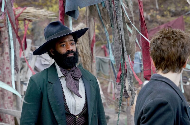 John Ellis (Nicholas Pinnock) – Bild: 2021 Cattleya Srl