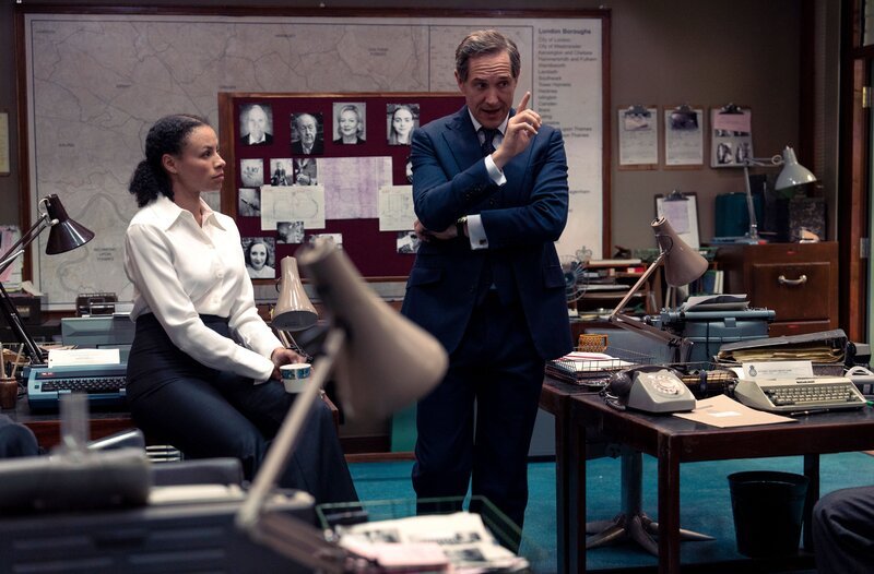 Adam Dalgliesh (Bertie Carvel, re.) und Kate Miskin (Carlyss Peer, li.). – Bild: WDR/​New Pictures & All3Media International/​Christopher Barr
