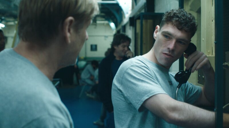 v.l.n.r.: Mark Cobden (Sean Bean), Johnno (James Nelson-Joyce) – Bild: WDR/​BBC Studios