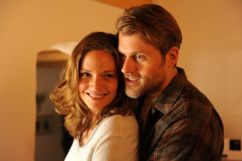 Lena Lorenz (Patricia Aulitzky) und Quirin Pankofer (Jens Atzorn). – Bild: Romance TV (DE) /​ Kerstin Stelter