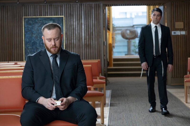 vorne-hintern: Jerome (Giacomo Baessato), Rabbi Benjamin (David Attar) – Bild: JEFF WEDDELL /​ Sony /​ American Broadcasting Companies, Inc. All rights reserved.