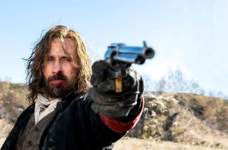 Django (Matthias Schoenaerts) – Bild: 2021 Cattleya Srl