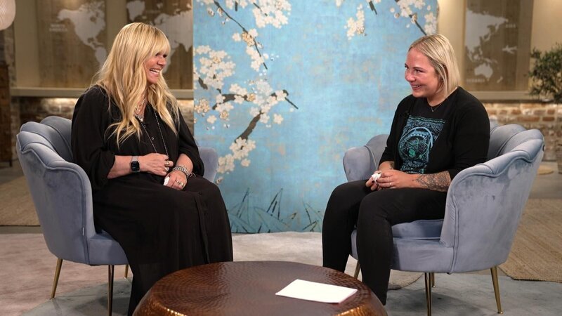 Julia Leischik (l.); Moni (r.) – Bild: SAT.1