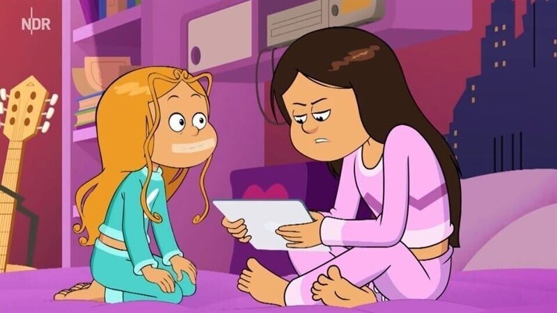 Wenn Marine 24 Stunden lang kein Wort sagt, kriegt sie Wendys Tablet. – Bild: NDR/​Bamboo Production/​Samka Productions