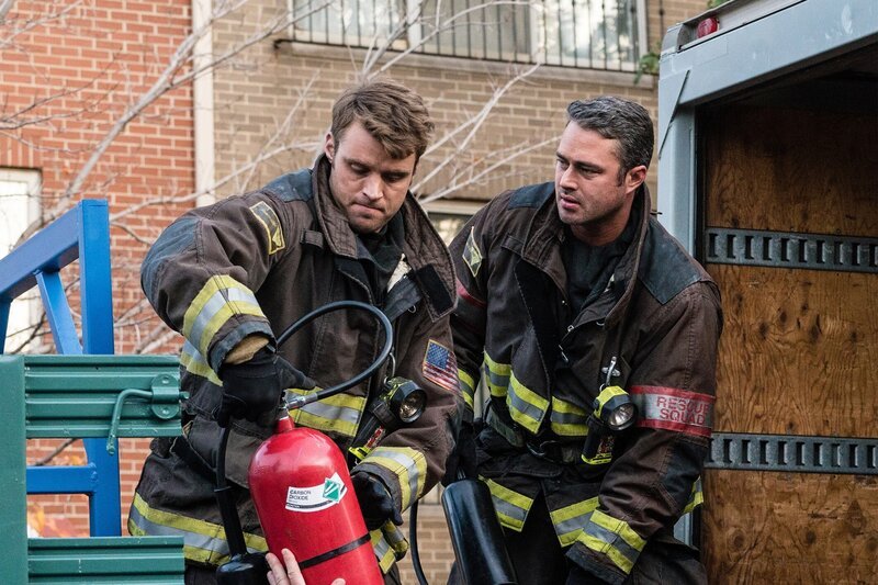 Matthew Casey (Jesse Spencer, l.), Kelly Severide (Taylor Kinney) – Bild: NBCUniversal Media, LLC