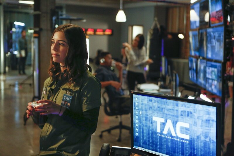 Kann Hackerin Cable (Annabelle Attanasio) dabei helfen, wichtige Informationen für den Fall der jungen Reese im Web aufzuspüren? Schließlich ist sie der Internet-Profi im Team und für die Beschaffung von Cyber-Informationen verantwortlich. Und tatsächlich gibt es etwas, das bisher im Verborgenen blieb .. – Bild: CBS Broadcasting, Inc.