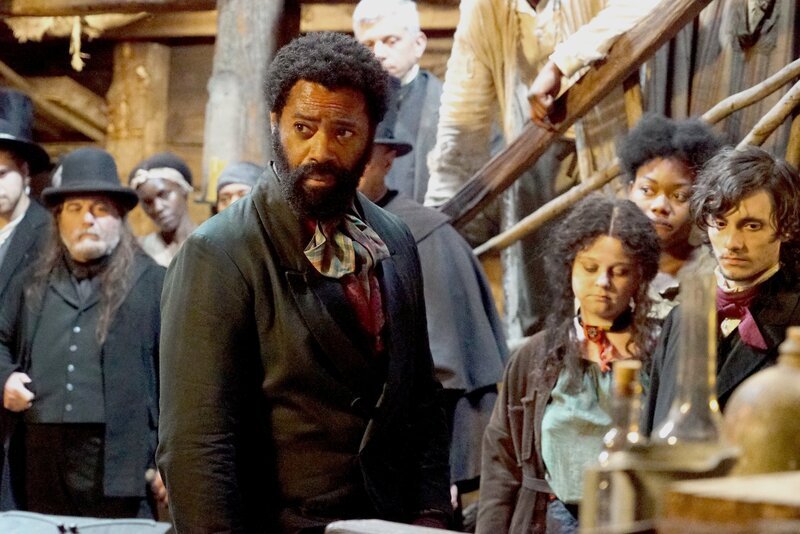 John Ellis (Nicholas Pinnock) – Bild: Sky Studios/​ Cos Aelenei /​ Sky Studios /​ Die Verwendung ist nur bei redaktioneller Berichterstattung im Rahmen einer Programmankündigung ab 2 Monate vor der ersten Auss /​ © 2021 Cattleya Srl/​Sky Studios