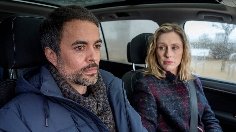 Emotionales Wiedersehen: Jonas Gomez (Nikolai Kinski) und Ellen Norgaard (Rikke Lylloff) – Bild: Bavaria Media GmbH