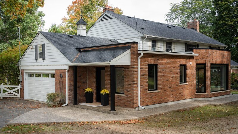 Properly clad with new brick to match existing, Tom and Estrella’s addition is now beautifully finished and protected from the weather As seen on HGTV’s Holmes Family Rescue Season 2 – Bild: Warner Bros. Discovery, Inc. or its subsidiaries and affiliates