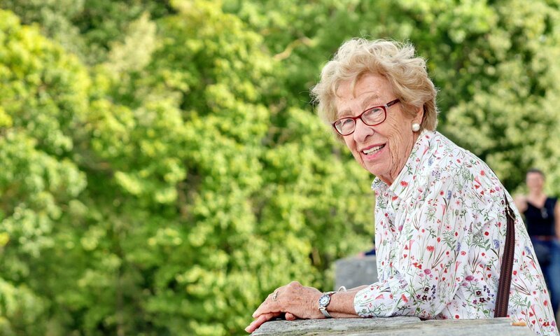  Anne Franks Stiefschwester – Eva Schloss bei Dreharbeiten in Wien. – Bild: ORF