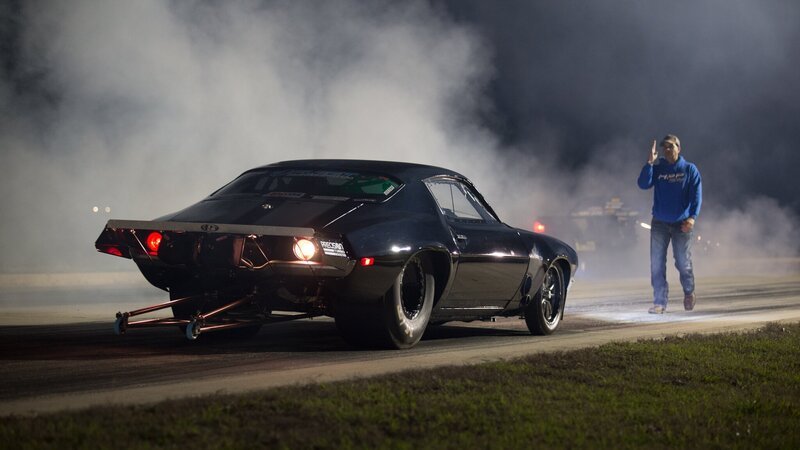 Monza backs into the starting line after a burnout. – Bild: Discovery Communications