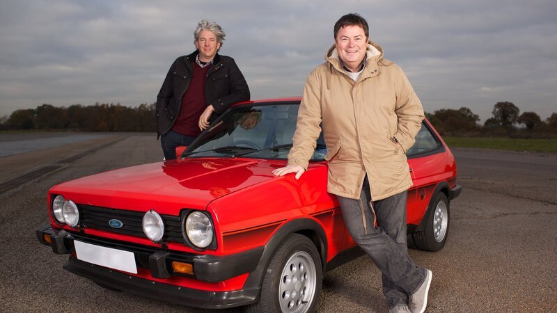 Mike Brewer and Edd China with the refurbished Fiesta XR2. – Bild: Discovery Communications/​Pete Dadds
