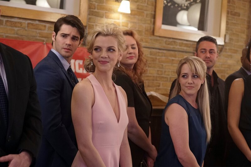 CHICAGO FIRE -- „On the Warpath“ Episode 418 -- Pictured: (l-r) Steven R. McQueen as Jimmy Borelli, Kara Killmer as Sylvie Brett -– – Bild: NBCUniversal Media, LLC