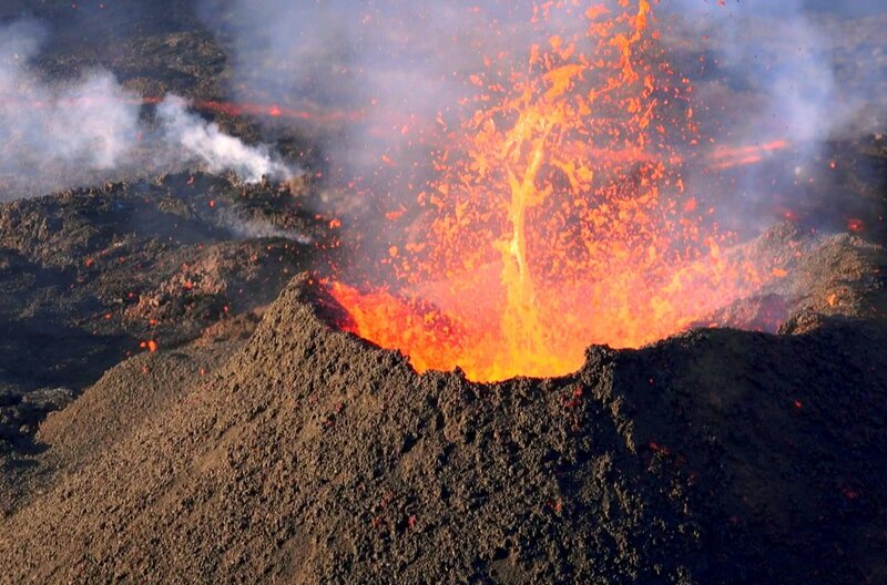 Eruption des Piton de la Fournaise auf der Insel La Réunion – Bild: Picasa